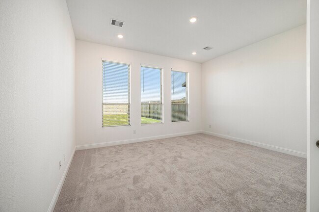 Building Photo - 3210 Blue Grama Bnd