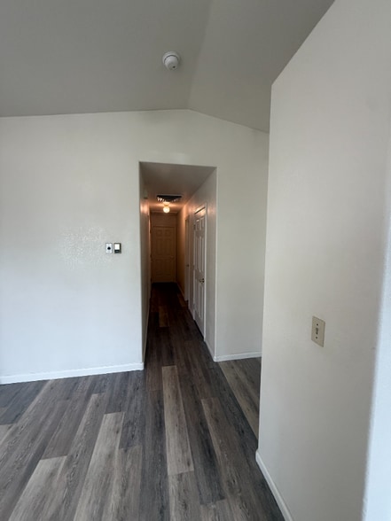 Building Photo - 572 1/2 Cindy Ann Rd