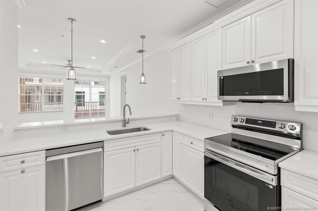 Building Photo - 47 SW Osceola St