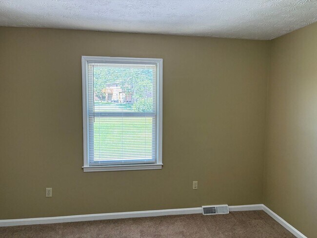 Building Photo - 216 Calumet Dr