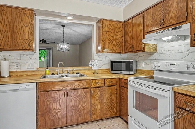 Building Photo - Cortez Golf Area | Townhome | Unfurnished