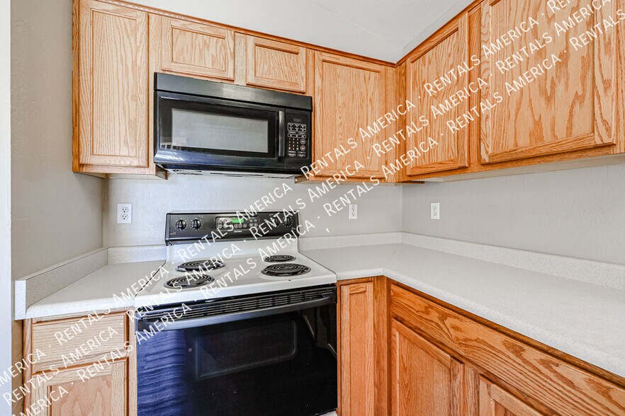 Building Photo - 6817 E Quiet Retreat