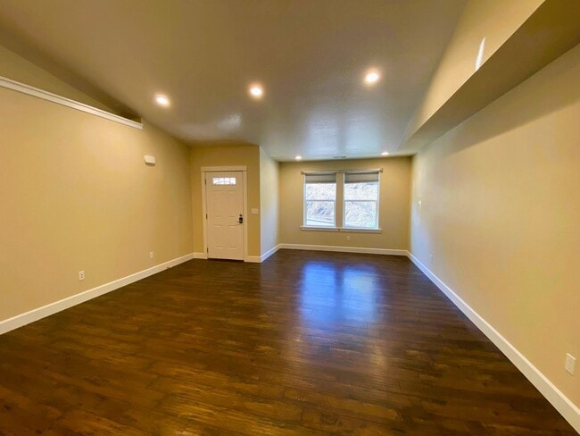 Building Photo - 3 Bedroom 2 Bath house in 55+!