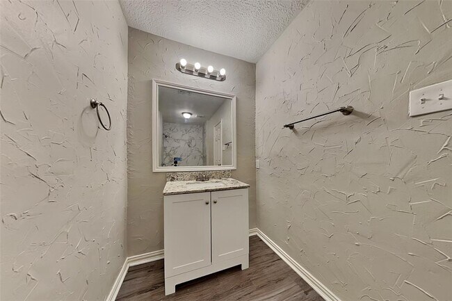 Building Photo - 9606 Yearling Cir