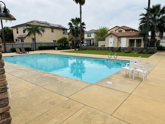 Building Photo - 3704 Savant Ln