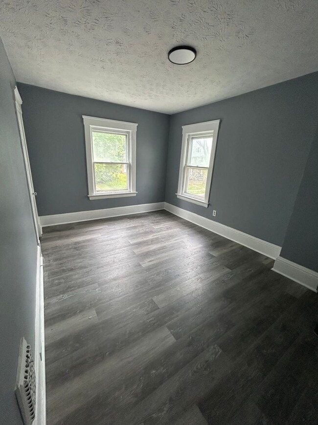 Building Photo - SECTION 8 and EDEN Accepted! Newly renovat...