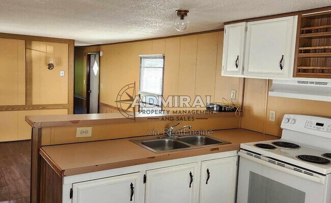 Building Photo - 7 Otis Ln