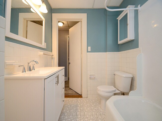 Building Photo - 602 1st Ave