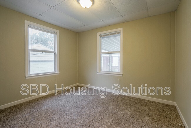Building Photo - 1331 W 30th St S