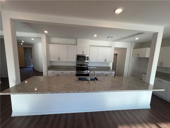 Building Photo - Gorgeous New House
