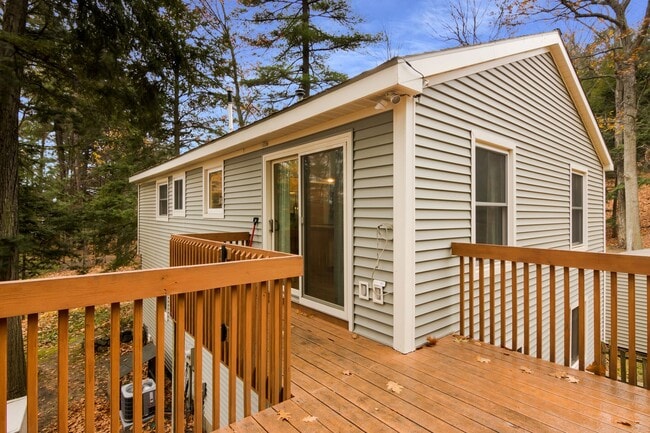 Building Photo - Charming Home at the Base of Old Mission Peninsula