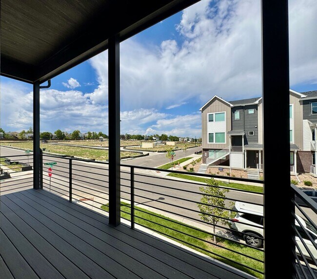 Building Photo - 706 Saddle Dr