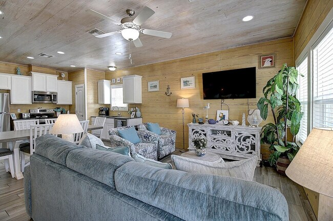 Building Photo - 1617 S Station St