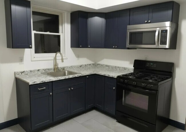 Building Photo - 27 Evans St