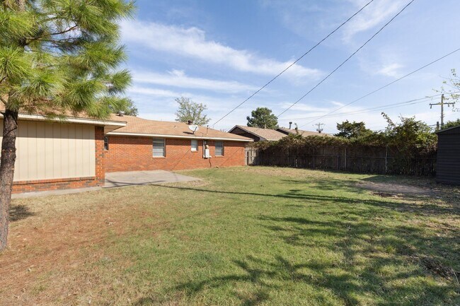 Building Photo - 3 bed, 2.5  bath house in Warr Acres