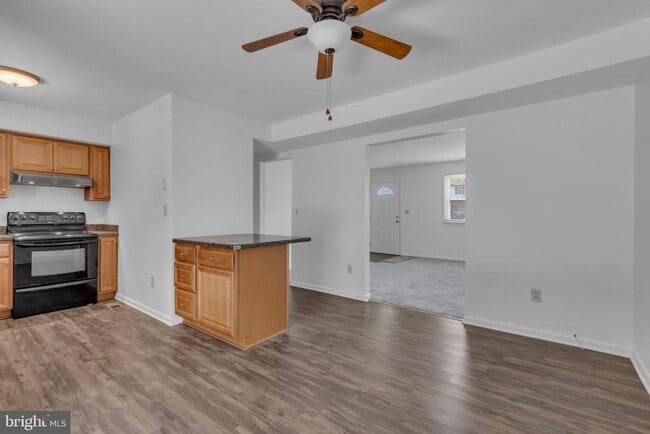 Building Photo - 651 Westphalia Ct