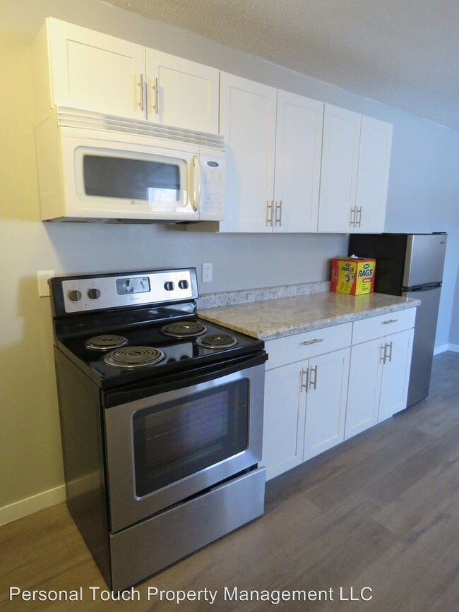 Building Photo - 717 30th St N