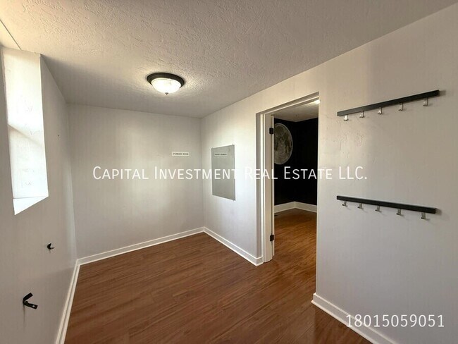 Building Photo - 1386 S 900 W