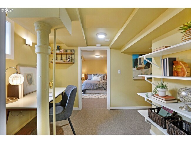 Building Photo - 3298 NE Alameda St