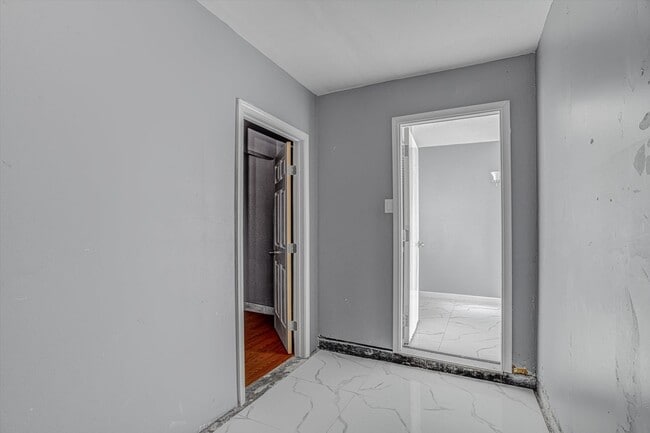 Building Photo - 14618 Flair Dr