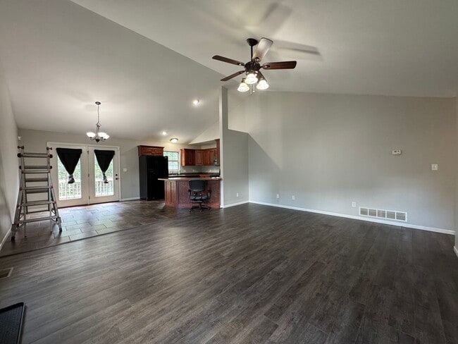 Building Photo - Well Maintained 4 Bedroom with a Privacy F...