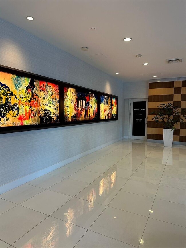 Building Photo - 1800 N Bayshore Dr