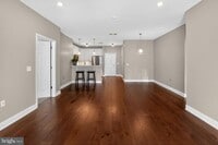 Building Photo - 300 W Elm St