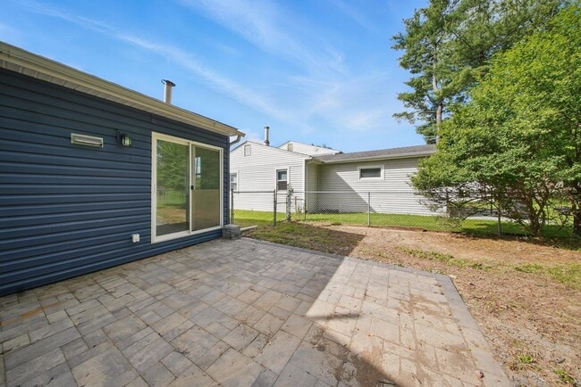 Building Photo - 341 Highland Ave Ext