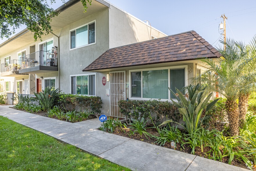 Leasing Center - Camelot Apartments