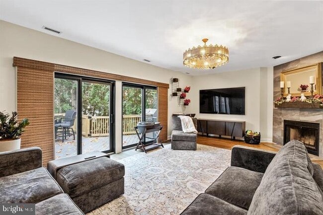 Building Photo - 962 Chanticleer