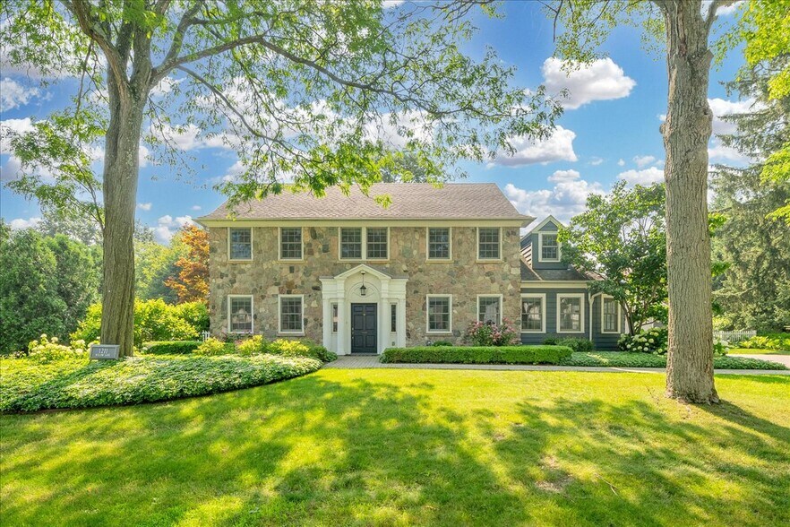 Primary Photo - 1211 Willow Ln