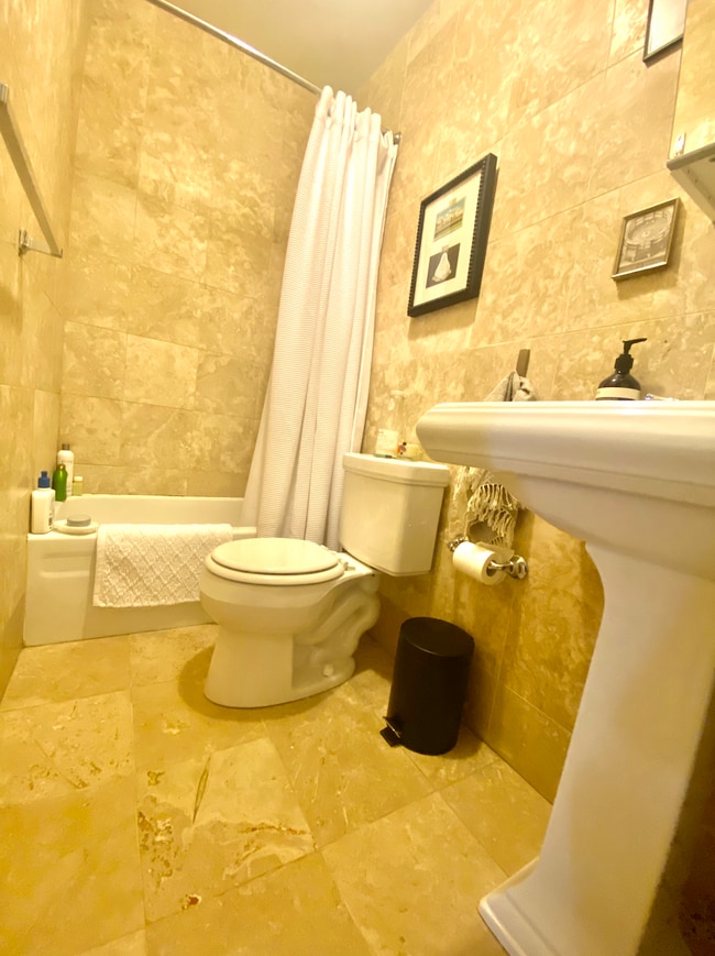 Building Photo - 245 W 115th St