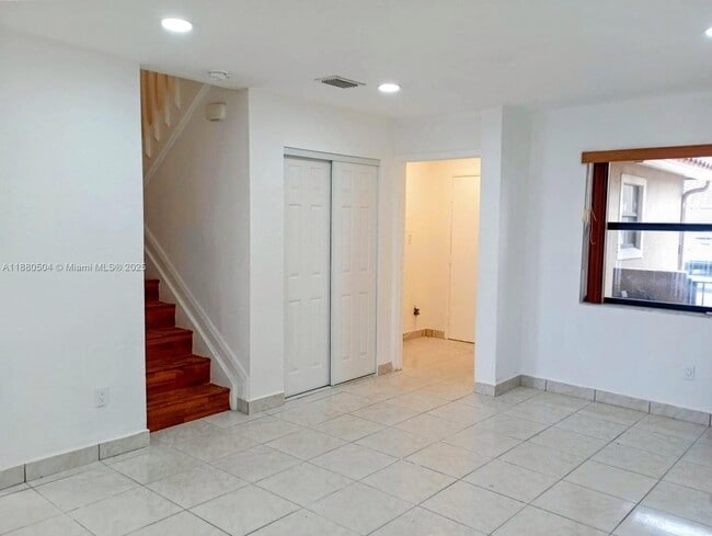 Building Photo - 2531 W 60th Pl