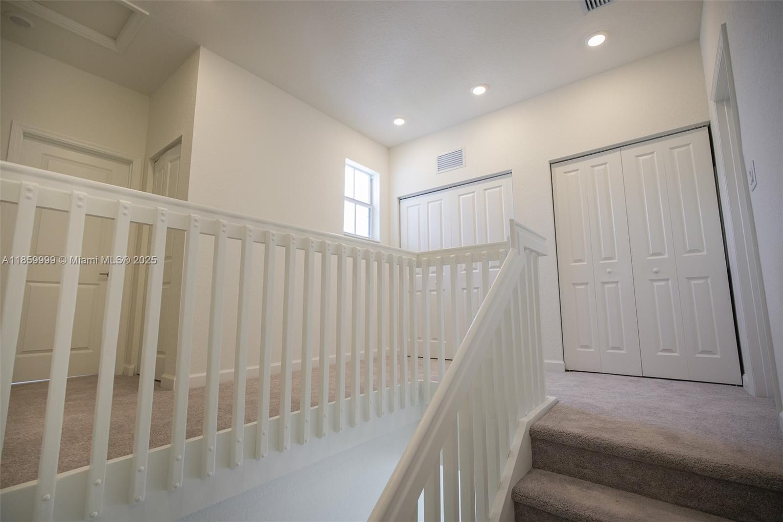 Building Photo - 2637 SE 24th Ct