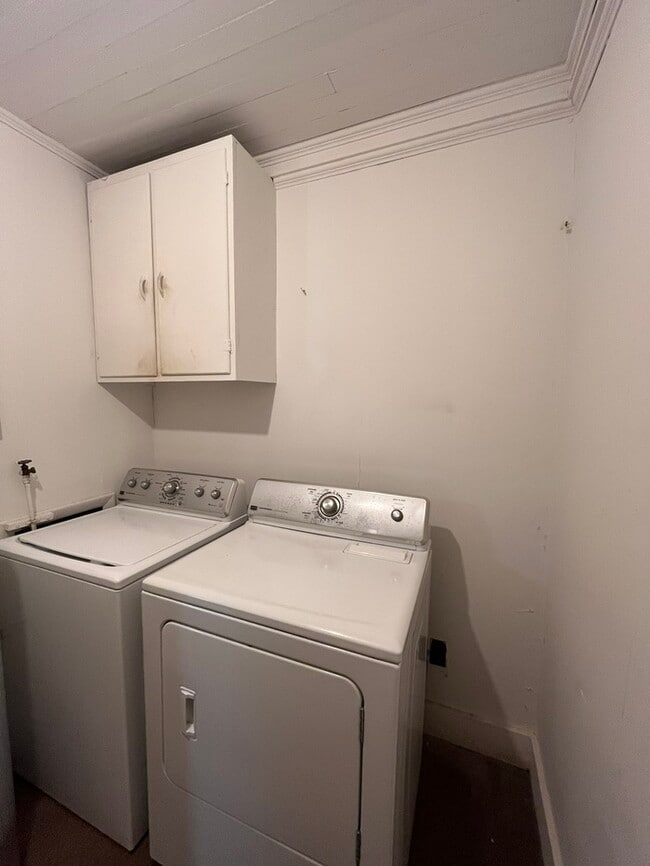 Building Photo - 209 4th St
