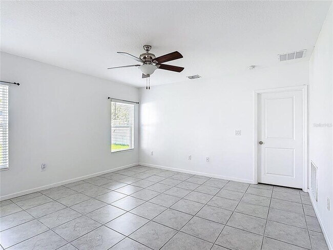 Building Photo - 450 Taft Dr