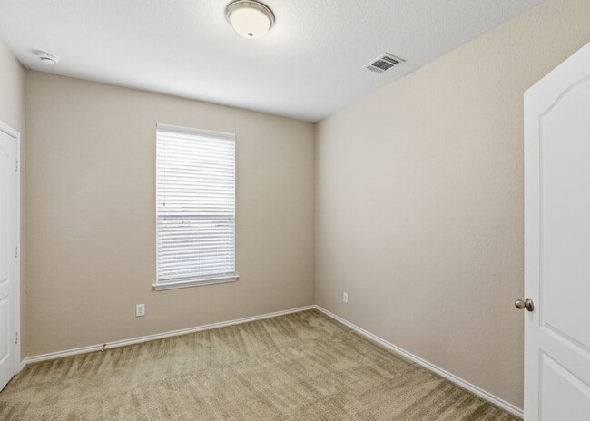 Building Photo - Move-In Ready Home in Landmark Pointe with Included Appliances