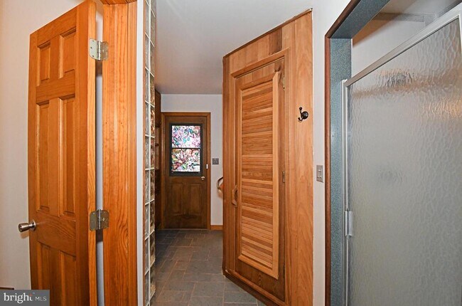 Building Photo - 306 Cedar Hill Rd