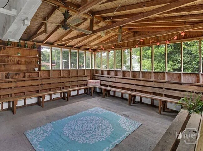 Building Photo - 304 E Fourth St