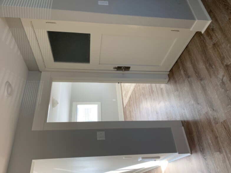 Building Photo - 2108 N Oakes St