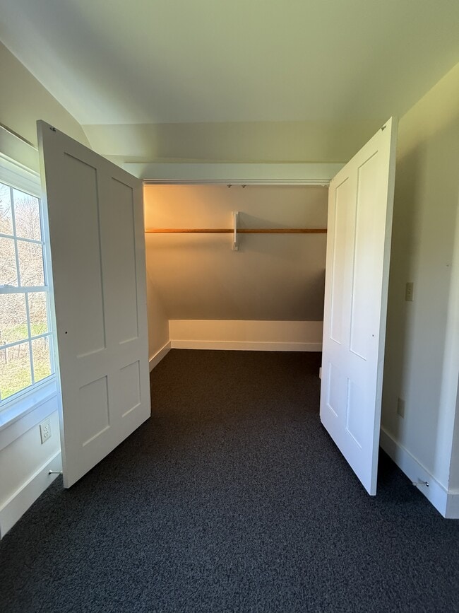 Building Photo - 799 River Rd