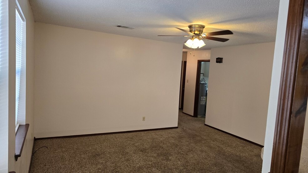 Living Room - 408 N Joplin Pl