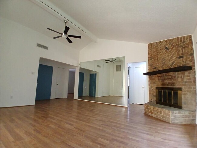 Building Photo - 1126 E Brompton Dr