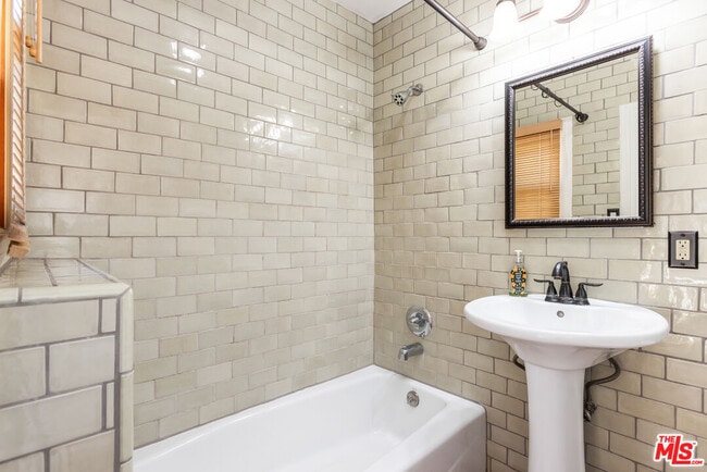 Building Photo - 1976 S Preuss Rd