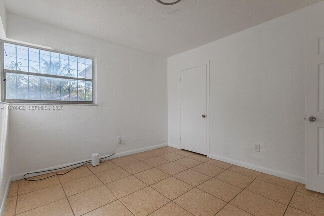 Building Photo - 1301 NE 153rd St