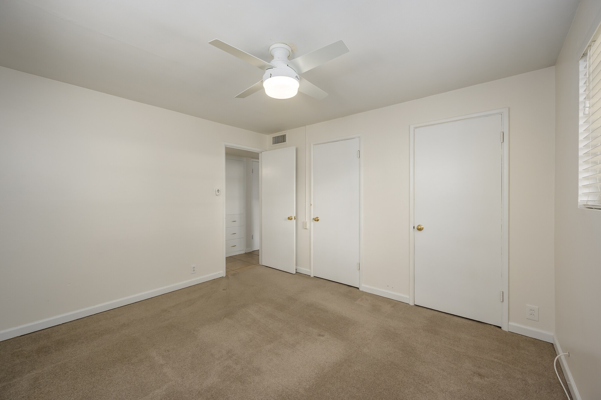 Bedroom with dual door closet - 1809 E Colter St