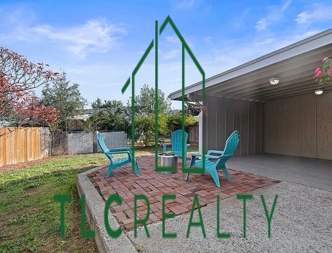 Building Photo - Beautiful Home on Corner Lot