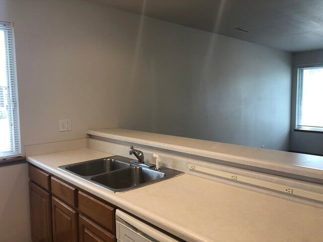 Building Photo - 1401 N. Dakota