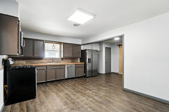 Building Photo - 3625 N 9th St