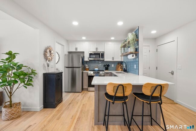 Building Photo - 1742 Boston Post Rd